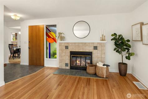 6857 44th Avenue NE Seattle WA 98115