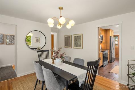 6857 44th Avenue NE Seattle WA 98115