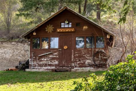 1622 Loomis Oroville Road Oroville WA 98827