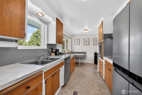 18904 66th Place W Lynnwood WA 98036