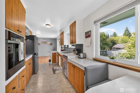 18904 66th Place W Lynnwood WA 98036