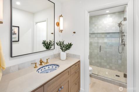 7044 50th Avenue NE Seattle WA 98115