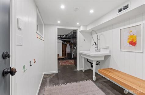 7044 50th Avenue NE Seattle WA 98115