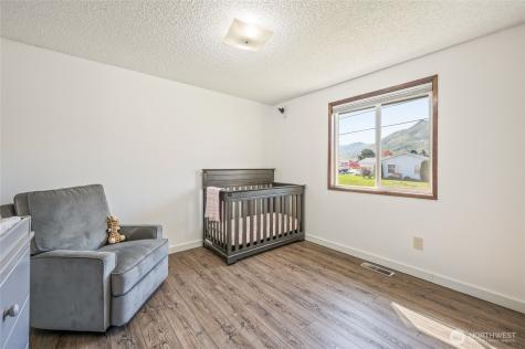 932 Crawford Avenue Wenatchee WA 98801