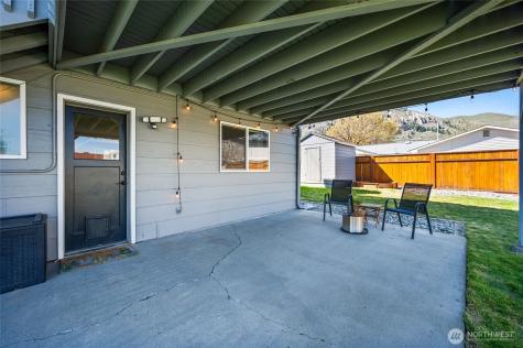 932 Crawford Avenue Wenatchee WA 98801