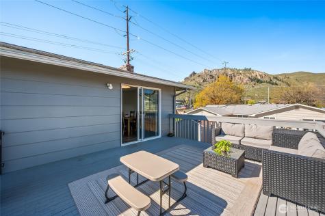932 Crawford Avenue Wenatchee WA 98801