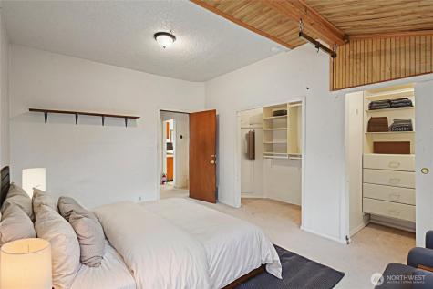 4817 Greenwood Avenue N Seattle WA 98103