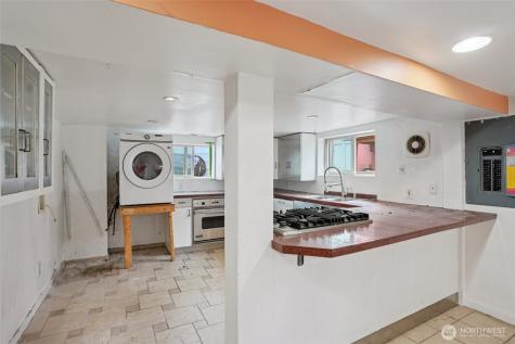 4817 Greenwood Avenue N Seattle WA 98103