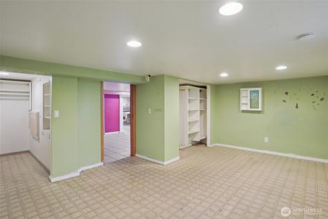 4817 Greenwood Avenue N Seattle WA 98103