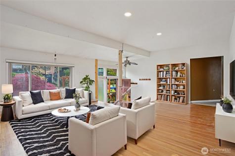4817 Greenwood Avenue N Seattle WA 98103
