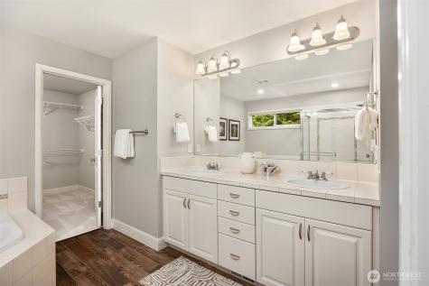914 272nd Place SE Sammamish WA 98075