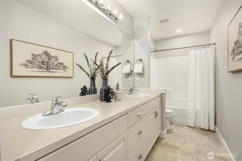 914 272nd Place SE Sammamish WA 98075