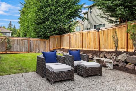 914 272nd Place SE Sammamish WA 98075