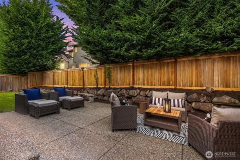 914 272nd Place SE Sammamish WA 98075