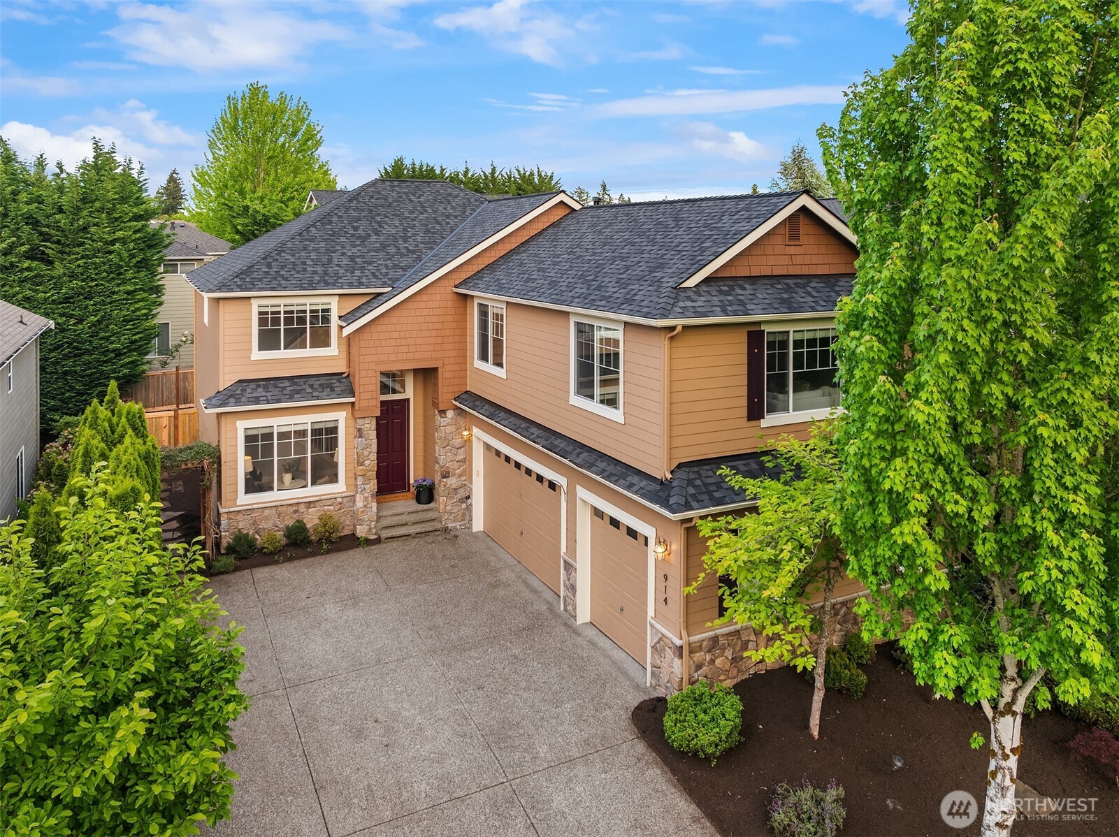 914 272nd Place SE Sammamish WA 98075