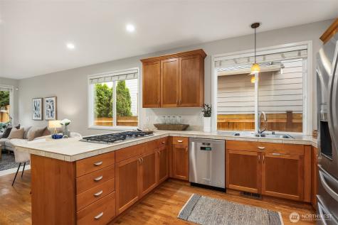 914 272nd Place SE Sammamish WA 98075