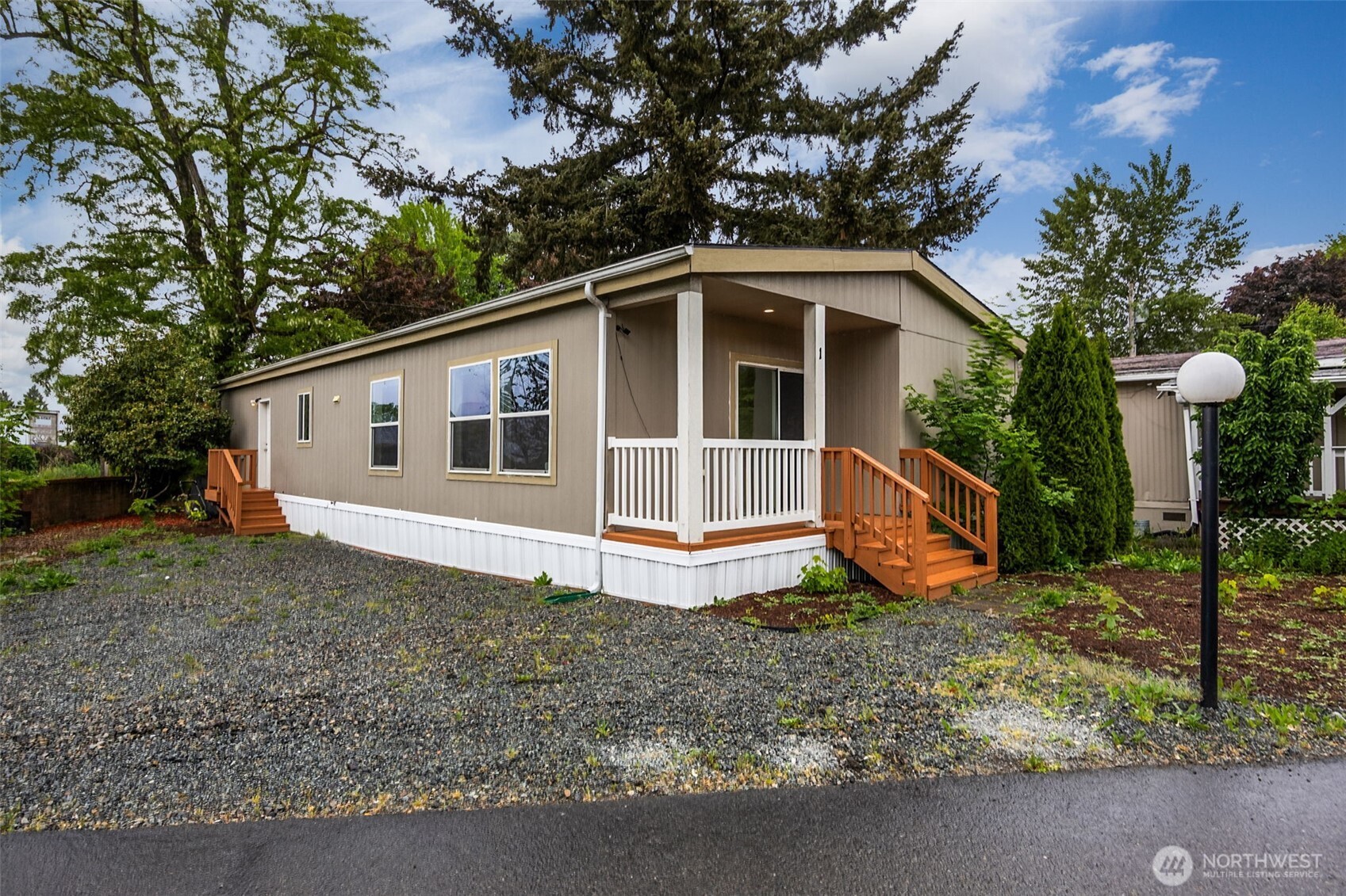 1720 Maple Lane Kent WA 98030