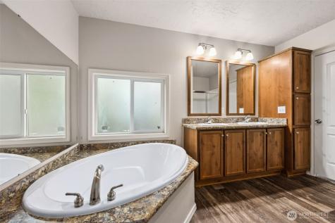 1720 Maple Lane Kent WA 98030