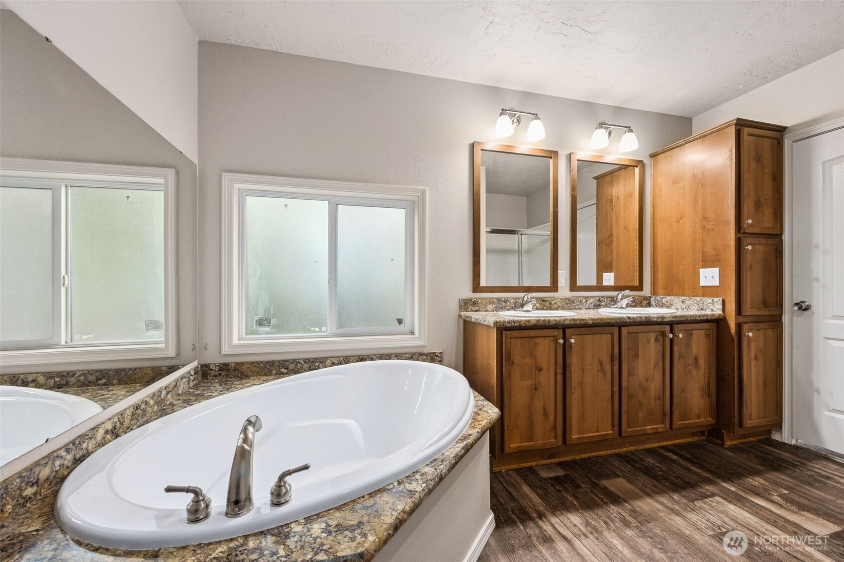 1720 Maple Lane Kent WA 98030