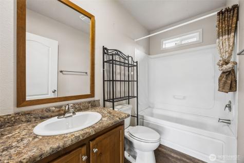 1720 Maple Lane Kent WA 98030
