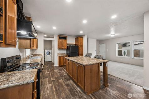 1720 Maple Lane Kent WA 98030