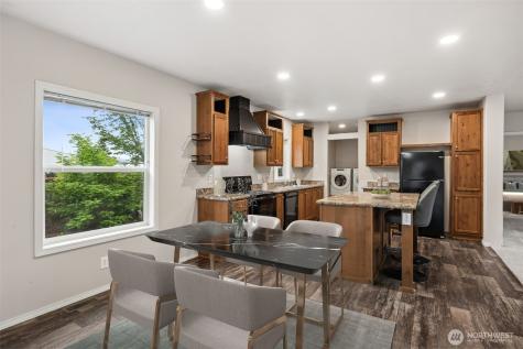1720 Maple Lane Kent WA 98030