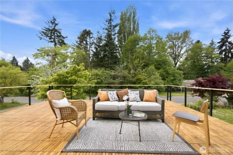 9526 7th Avenue NW Seattle WA 98117
