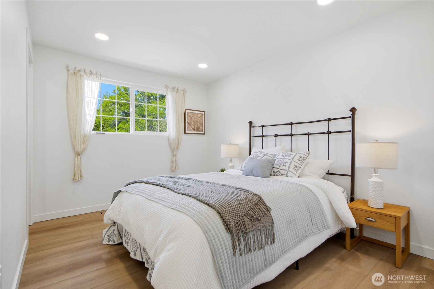 9526 7th Avenue NW Seattle WA 98117
