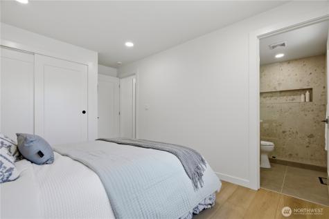 9526 7th Avenue NW Seattle WA 98117