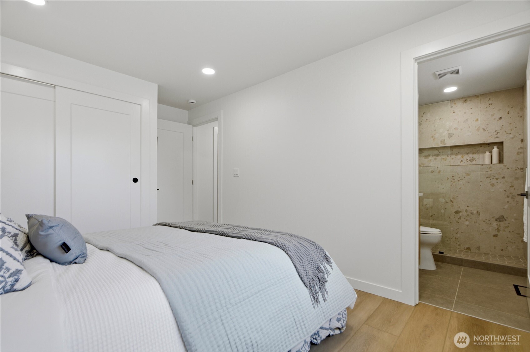 9526 7th Avenue NW Seattle WA 98117