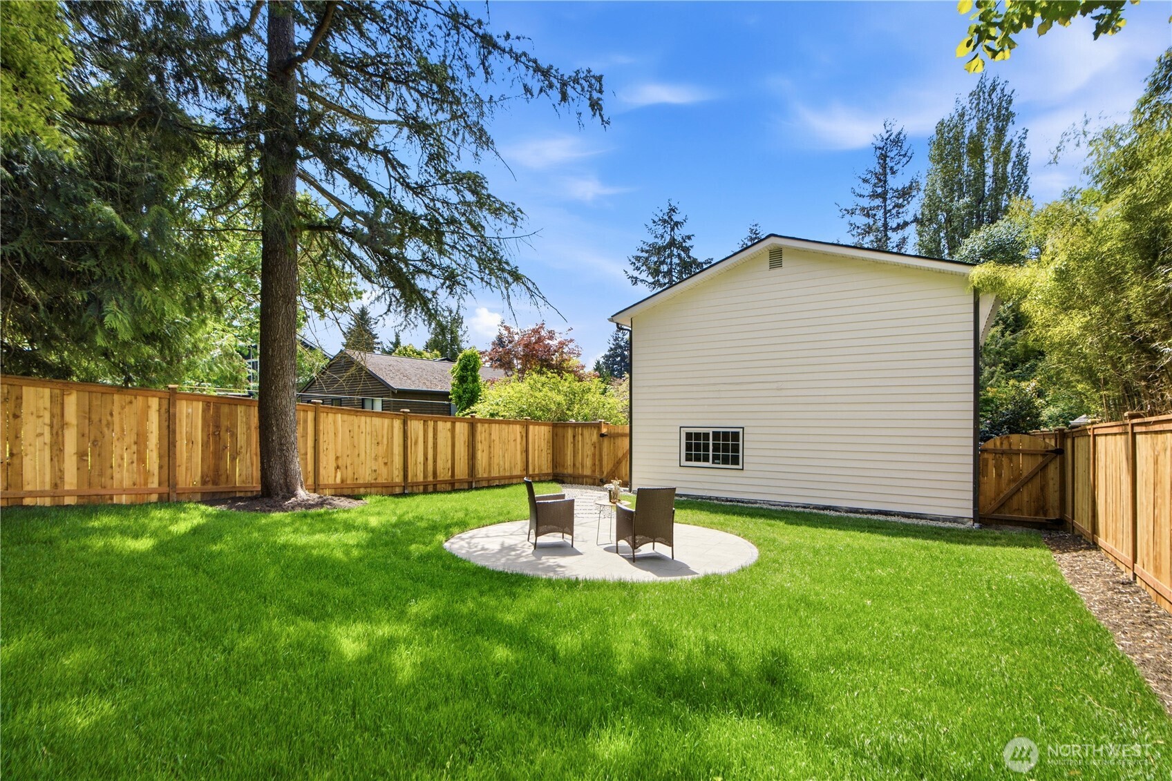 9526 7th Avenue NW Seattle WA 98117