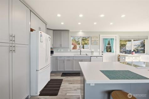 1975 Island View Road Oak Harbor WA 98277