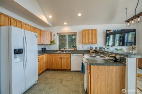544 Sand Dune Avenue SW Ocean Shores WA 98569