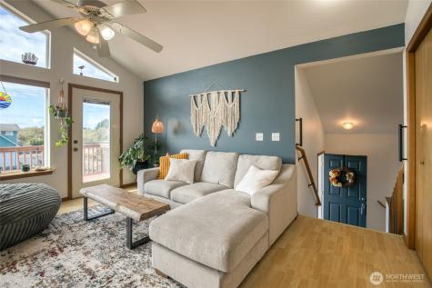 544 Sand Dune Avenue SW Ocean Shores WA 98569
