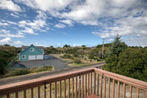 544 Sand Dune Avenue SW Ocean Shores WA 98569