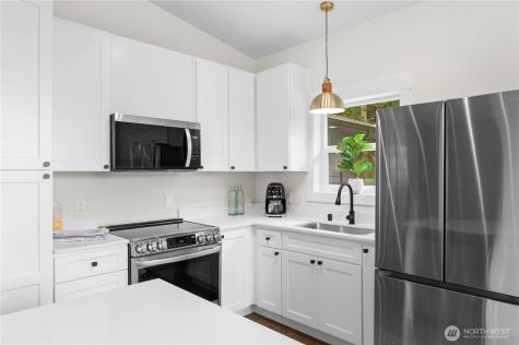 940 Hoppy Trail Way Camano Island WA 98282
