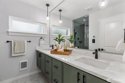 4559 34th Avenue S Seattle WA 98118