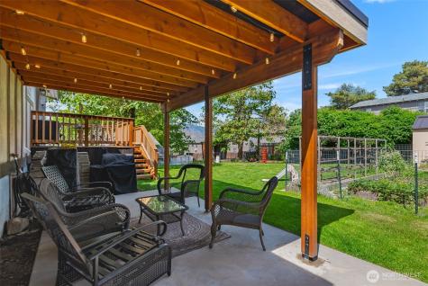 239 6th Street NE East Wenatchee WA 98802