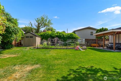 239 6th Street NE East Wenatchee WA 98802