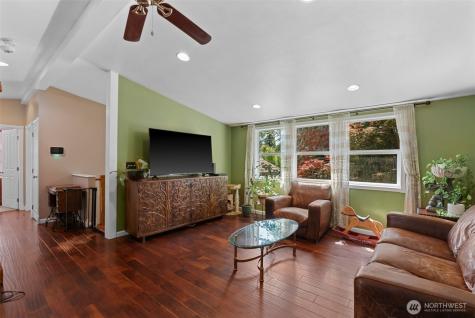 239 6th Street NE East Wenatchee WA 98802