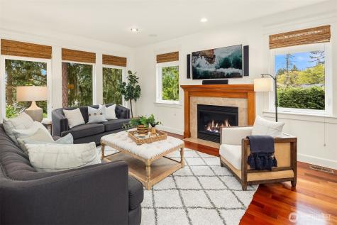 816 100th Avenue SE Bellevue WA 98004