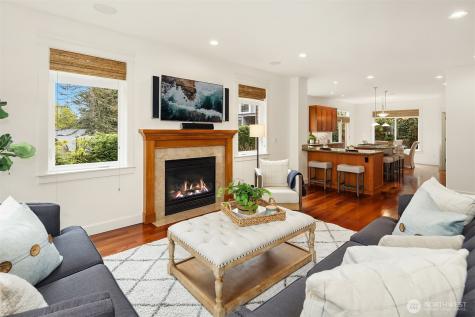 816 100th Avenue SE Bellevue WA 98004