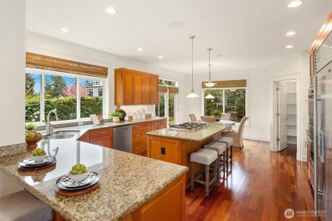 816 100th Avenue SE Bellevue WA 98004
