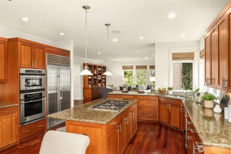 816 100th Avenue SE Bellevue WA 98004
