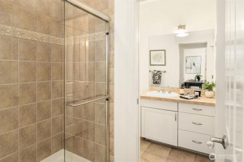 816 100th Avenue SE Bellevue WA 98004