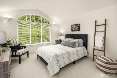 816 100th Avenue SE Bellevue WA 98004