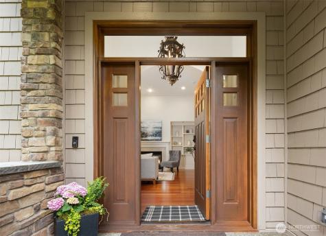 816 100th Avenue SE Bellevue WA 98004