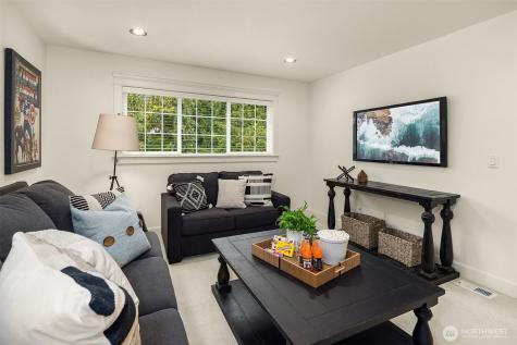 816 100th Avenue SE Bellevue WA 98004