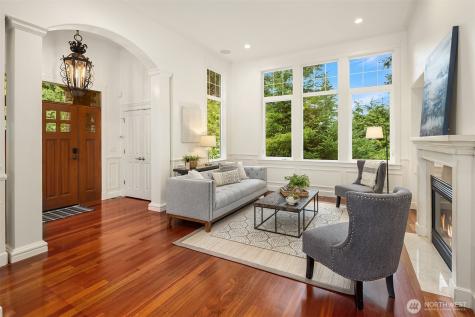 816 100th Avenue SE Bellevue WA 98004