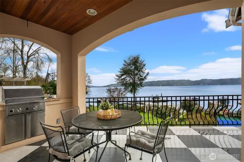8772 Sand Point Way NE Seattle WA 98115